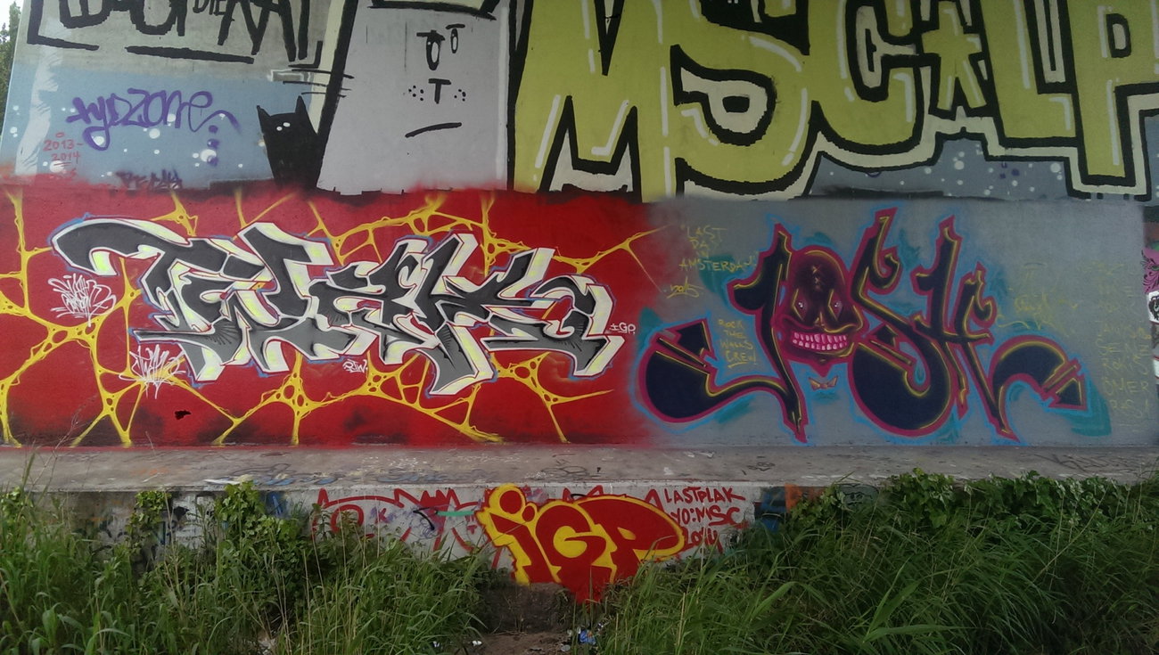 Graffiti Wall - Photo by joshone