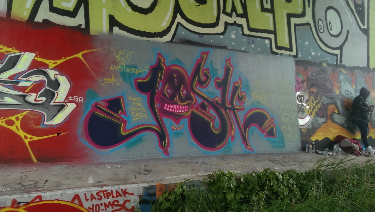 Graffiti Wall - Photo by joshone