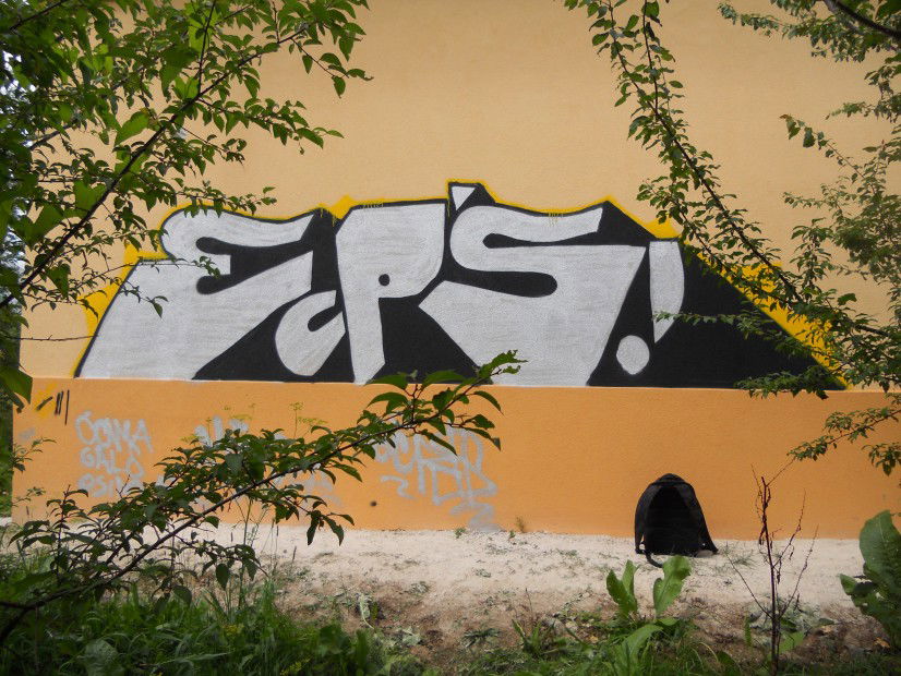 Graffiti Wall - Photo by jozo