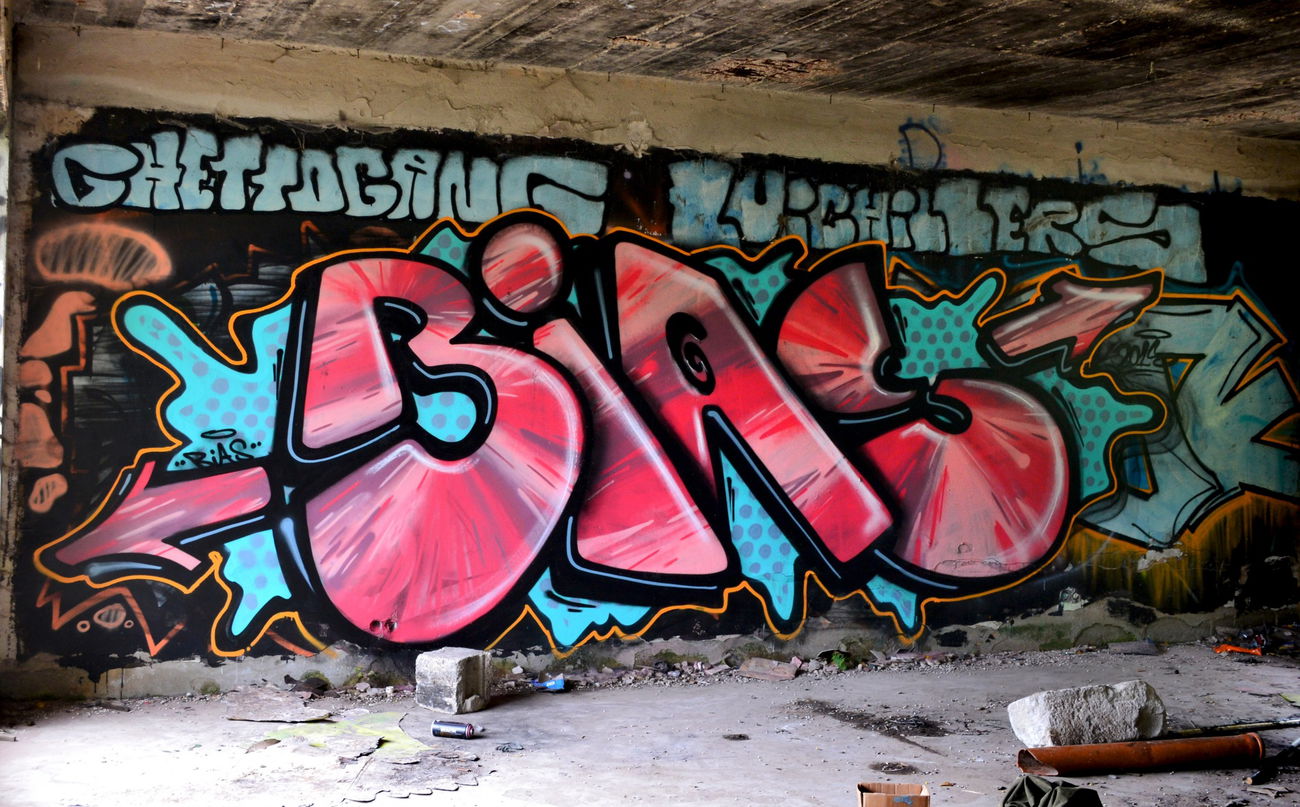 Graffiti Wall - Photo by jumbos - BIAS, GHETTOGANG, LUICHILLERS (2015)