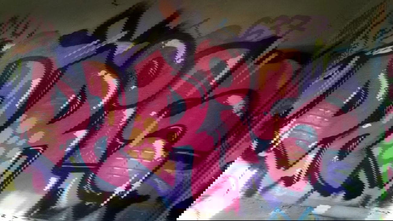 Graffiti Wall - Photo by jumbos - Paris