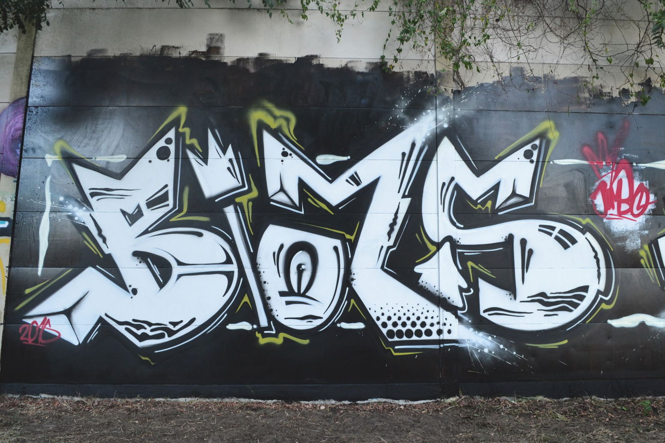Graffiti Wall - Photo by jumbos - bias, jumbo