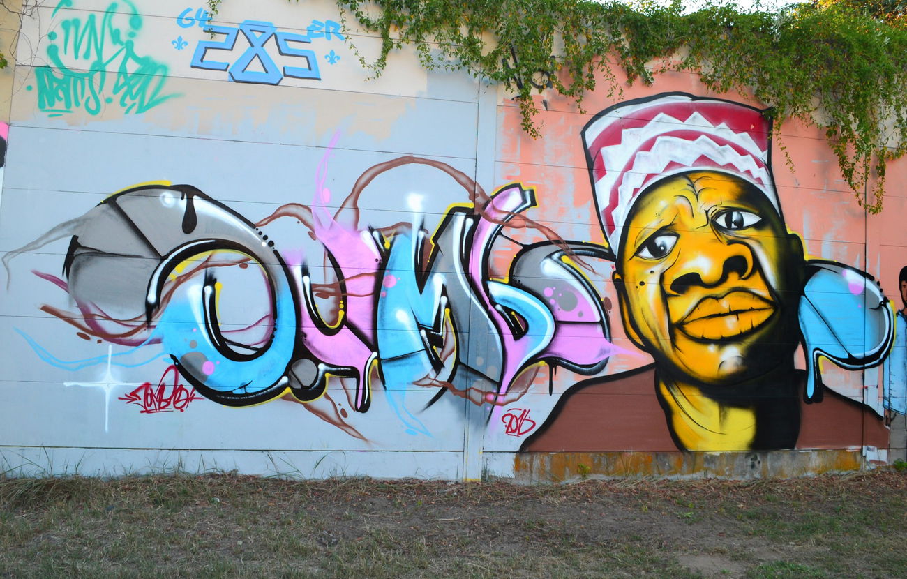 Graffiti Wall - Photo by jumbos - JUMBO