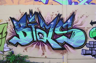 Graffiti Wall - Photo by jumbos - jumbos, bias