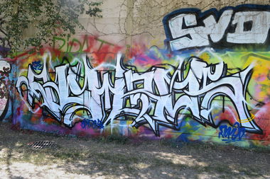 Graffiti Wall - Photo by jumbos - JUMBOS