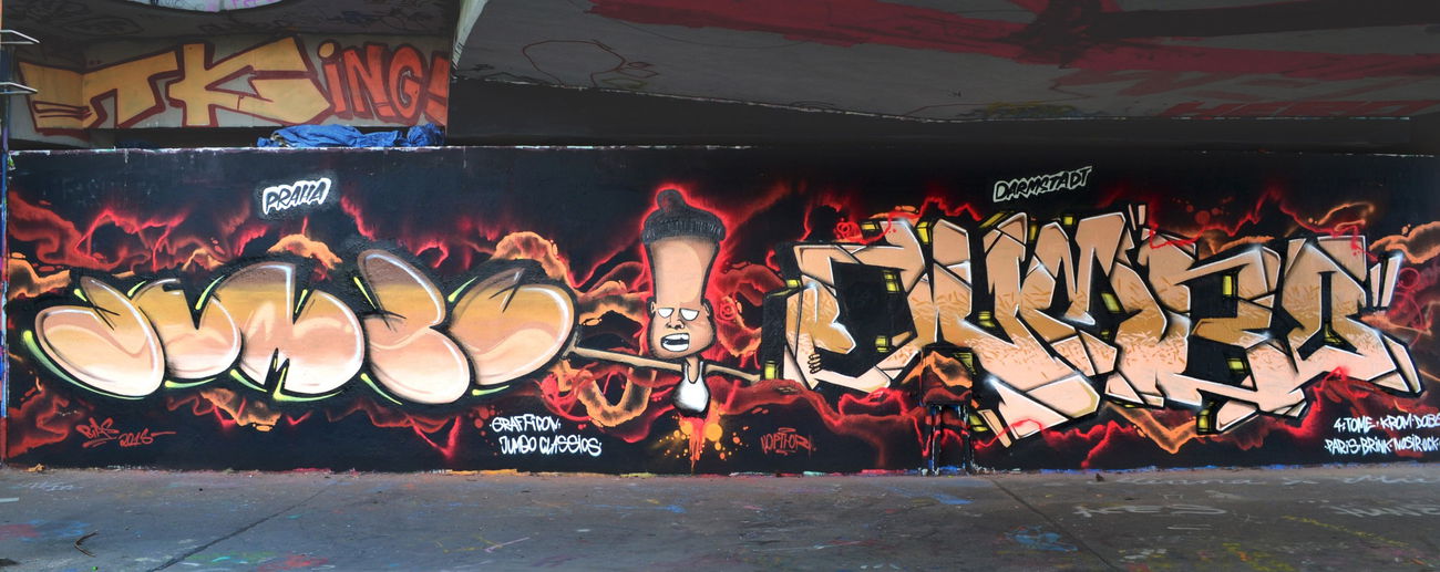 Graffiti Wall - Photo by jumbos - jumbo, bias, tome. (2015)