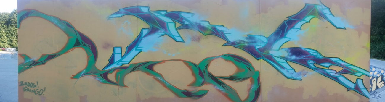 Graffiti Wall in Dresden - Photo by jumper - ZURE, SUZR (TRK )