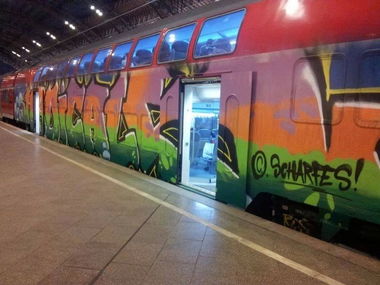 Graffiti Train - Photo by junkie0341