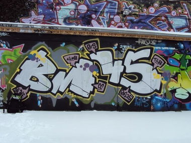 Graffiti Wall - Photo by junkie0341