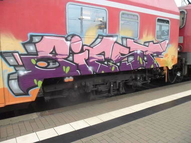 Graffiti Train - Photo by junkie0341