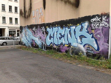 Graffiti Wall - Photo by junkie0341