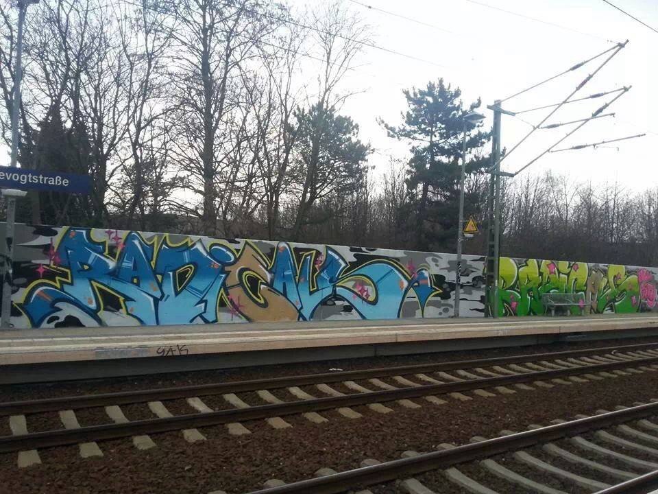Graffiti Bombing - Photo by junkie0341
