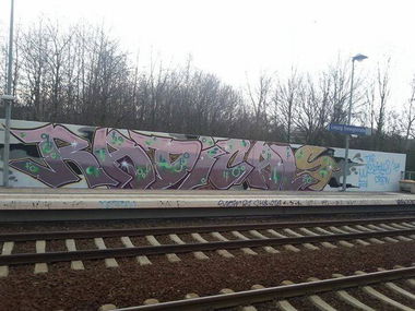 Graffiti Bombing - Photo by junkie0341