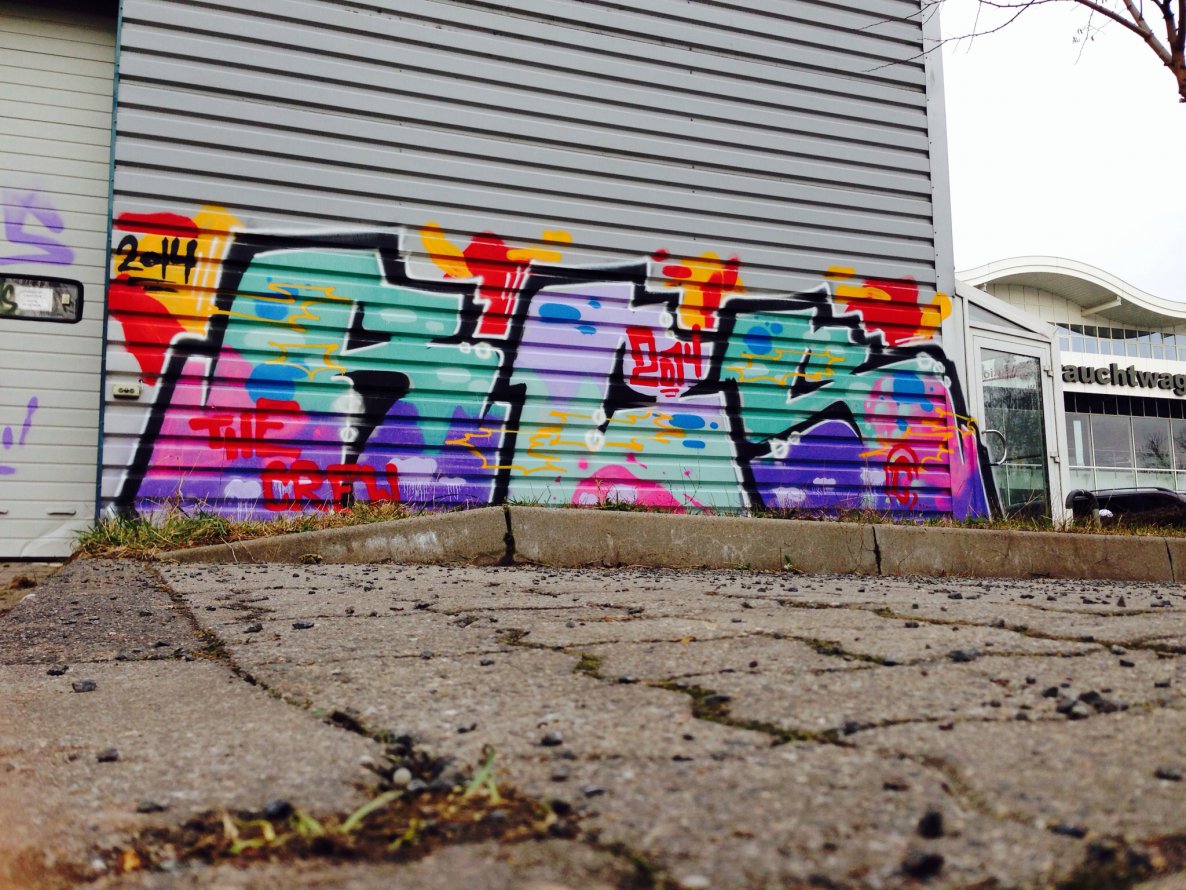 Graffiti Bombing - Photo by junkie0341 - rcs