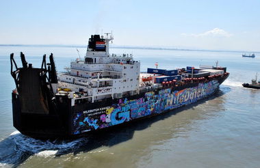 Graffiti Train in Antwerp - Photo by justmy2cents - Nile, Dutch, Ship (2009)