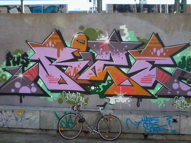 Graffiti Wall - Photo by k0nundrum - rize