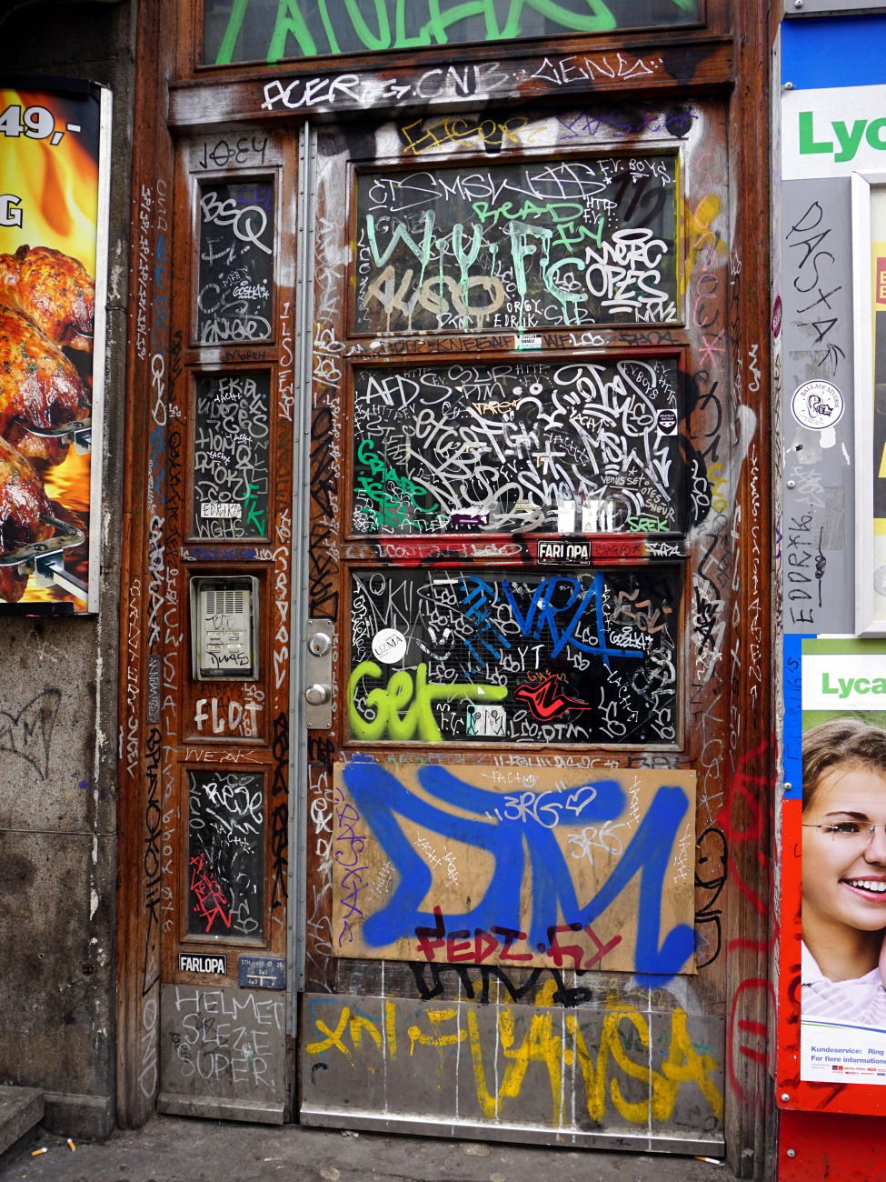 Graffiti Wall in Copenhagen - Photo by kami68k - tags, copenhagen, door (2016)