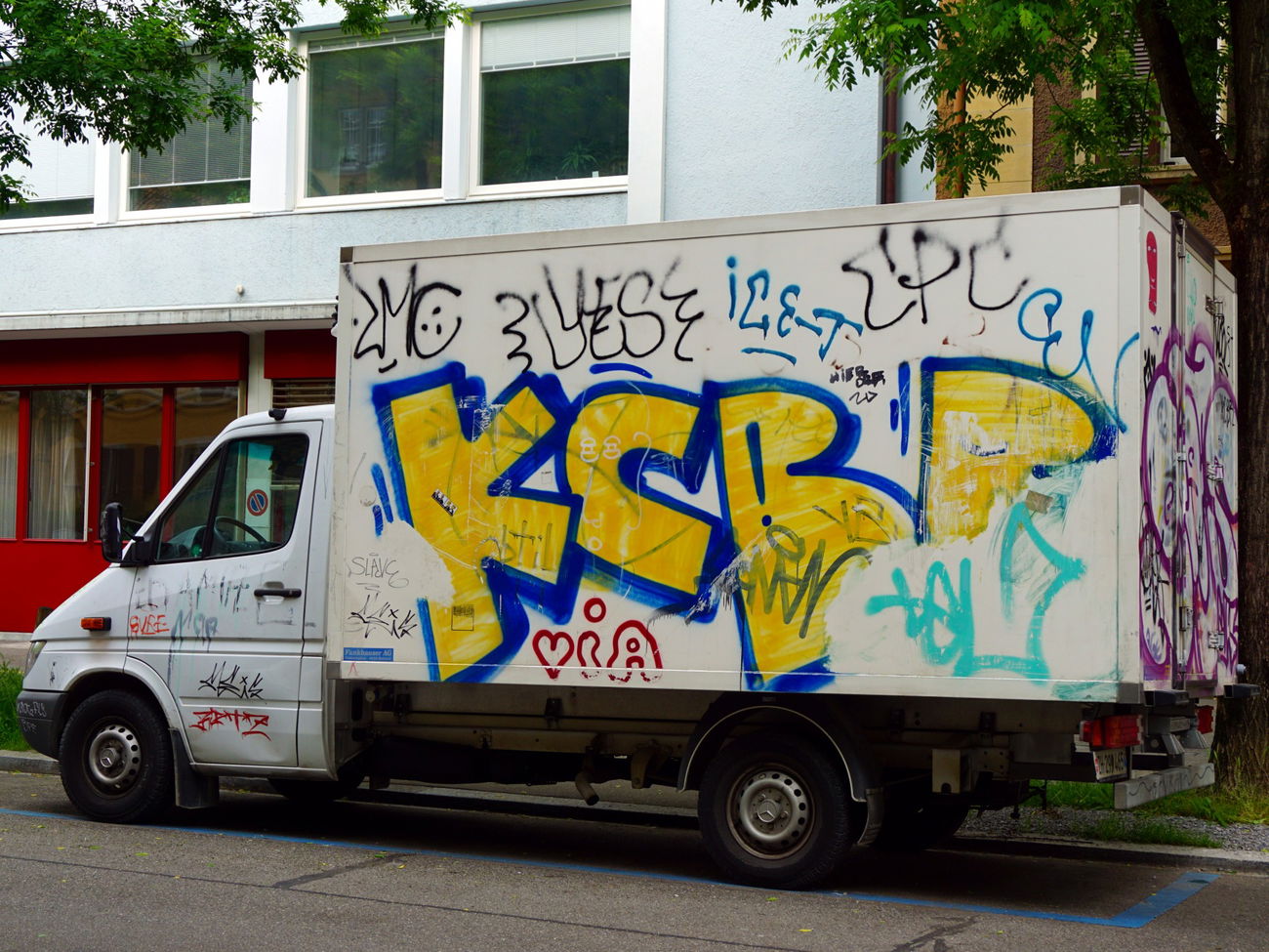 Graffiti Bombing in Zürich - Photo by kami68k - kcbr, truck, lkw (2015)