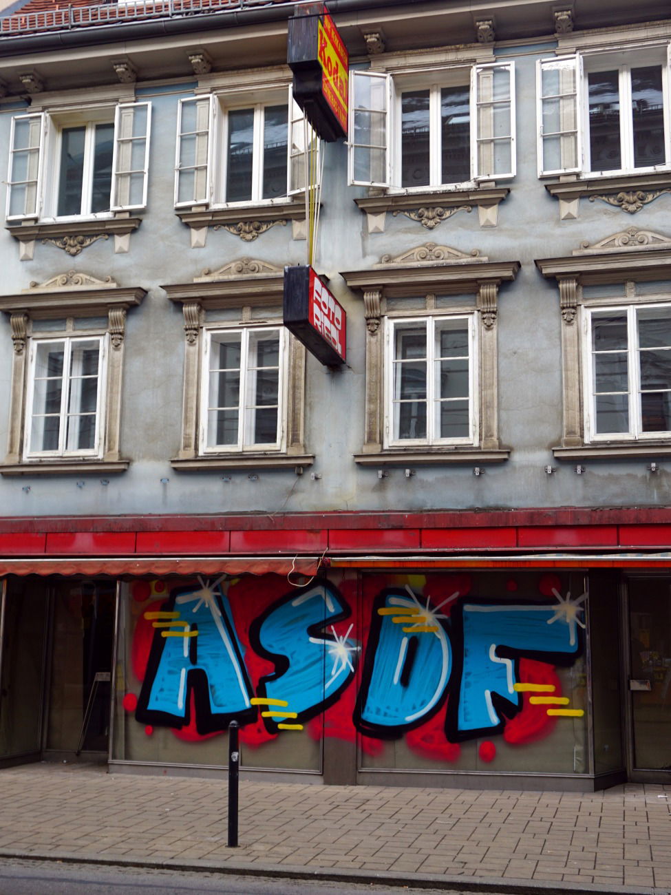 Graffiti Bombing in Graz - Photo by kami68k - graz, asdf, bombing (2018)