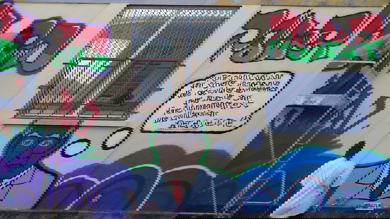 Graffiti Wall in Fort-de-France Bay - Photo by kaos13 (2012)