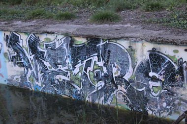 Graffiti Bombing - Photo by karmasutra - metro