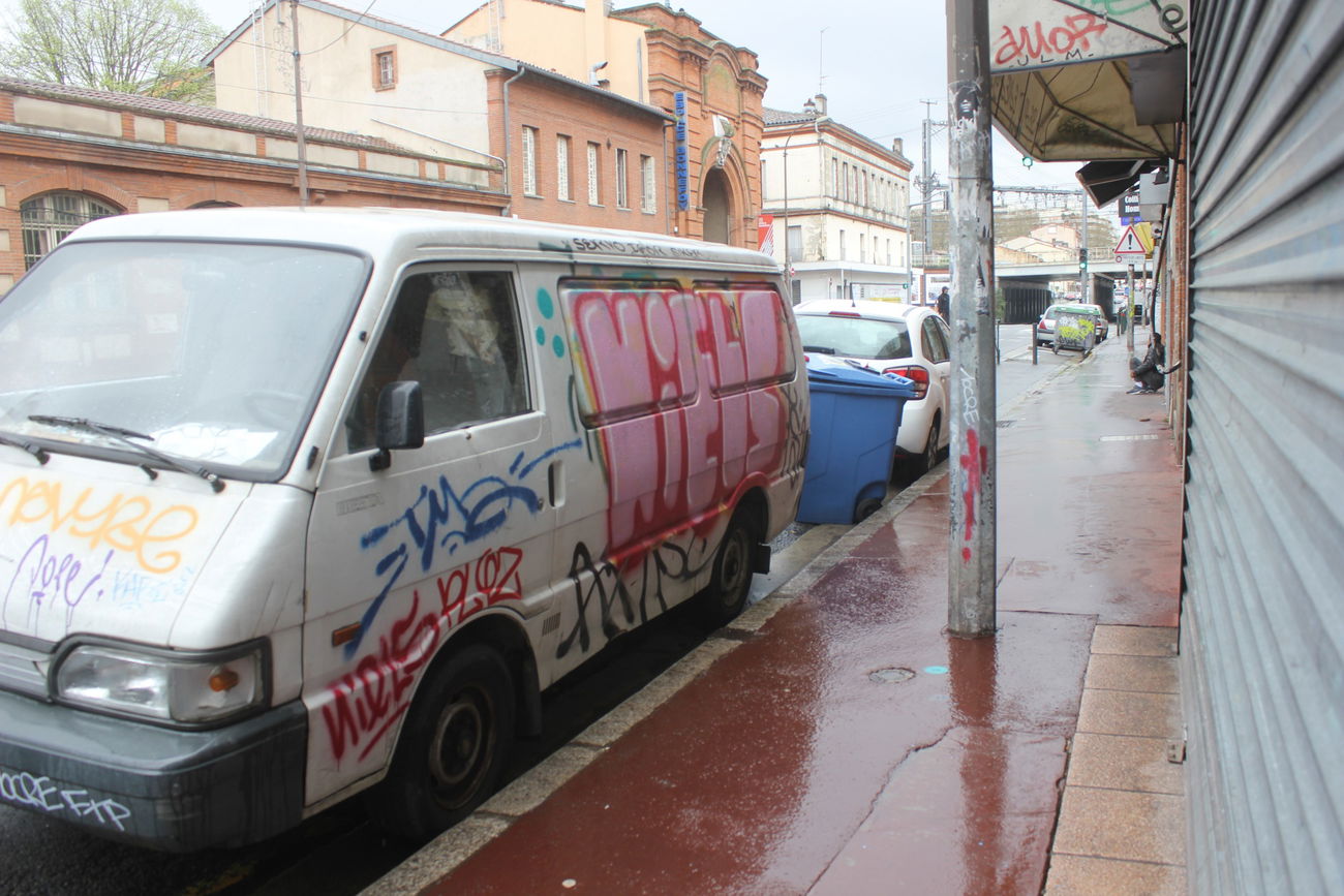 Graffiti Bombing - Photo by karmasutra - niels