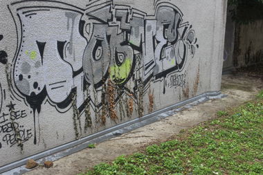 Graffiti Bombing - Photo by karmasutra - toone