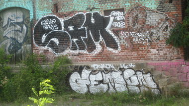 Graffiti Bombing - Photo by kartoffelsuppe77 - Sam, Byte, Bais