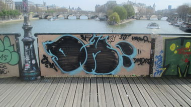 Graffiti Bombing - Photo by kartoffelsuppe77 - dmon, sam