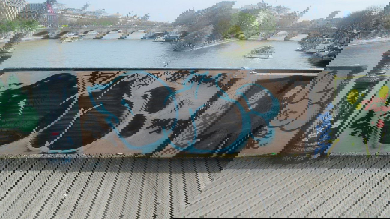 Graffiti Bombing - Photo by kartoffelsuppe77 - dmon, sam