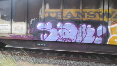 Graffiti Train - Photo by kartoffelsuppe77 - sam, demon, dr.ze