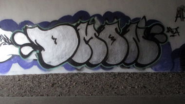 Graffiti Bombing - Photo by kartoffelsuppe77 - dmon, demon, sam