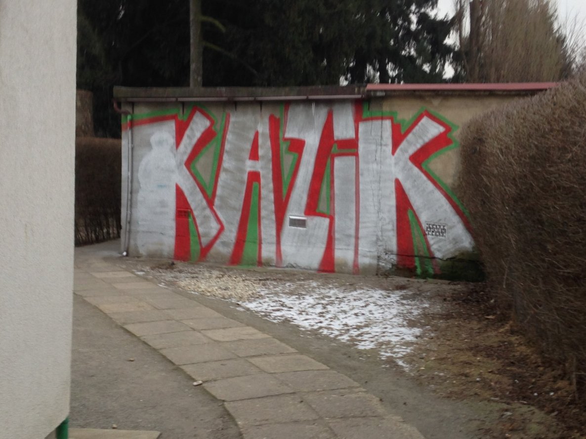 Graffiti Bombing - Photo by kazik - kazik (2015)