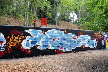 Graffiti Wall in Kifisia - Photo by kebzer - kebzer, komet, phattcaps (2013)