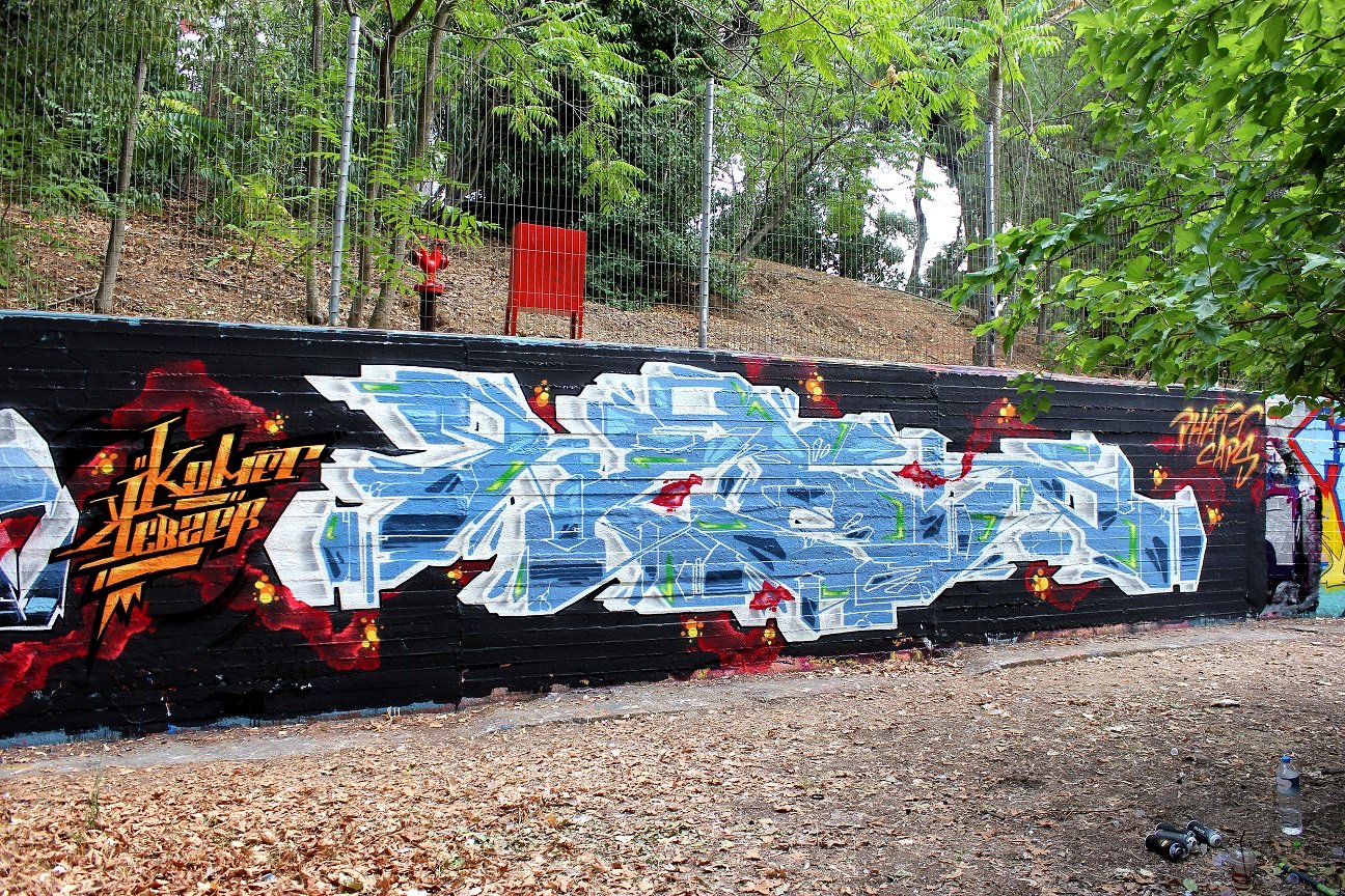 Graffiti Wall in Kifisia - Photo by kebzer - kebzer, komet, phattcaps (2013)