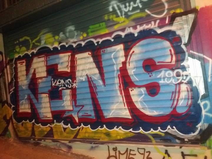 Graffiti Bombing in Athens - Photo by kens - kens, athens (2017)