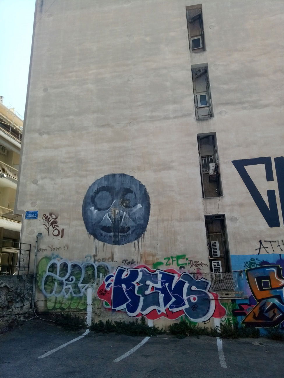 Graffiti Bombing in Athens - Photo by kens - kens, athens, graffiti (2020)