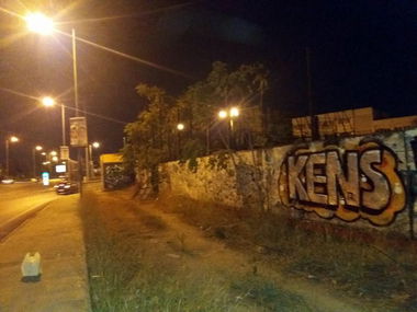 Graffiti Bombing in Athens - Photo by kens - kens, athens, graffiti (2017)
