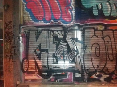 Graffiti Bombing in Athens - Photo by kens - kens, trash (2017)
