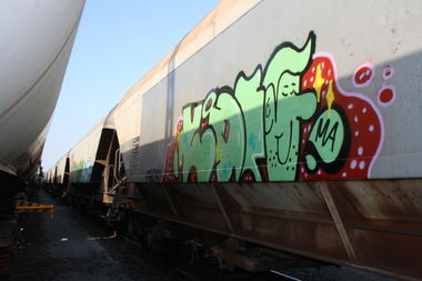 Graffiti Train - Photo by kermit - kdf, crew