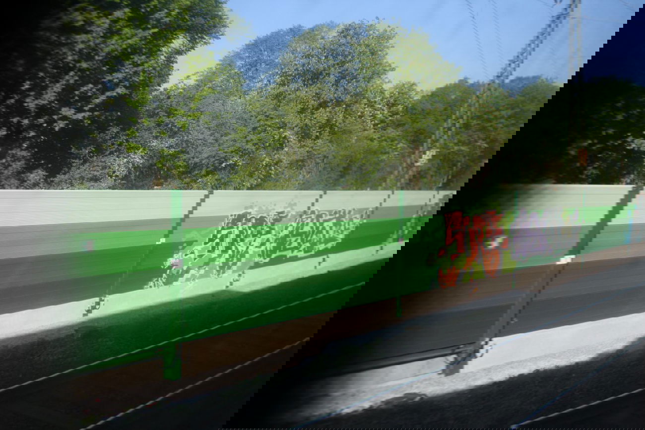 Graffiti Bombing - Photo by kermit - sorte, enil1