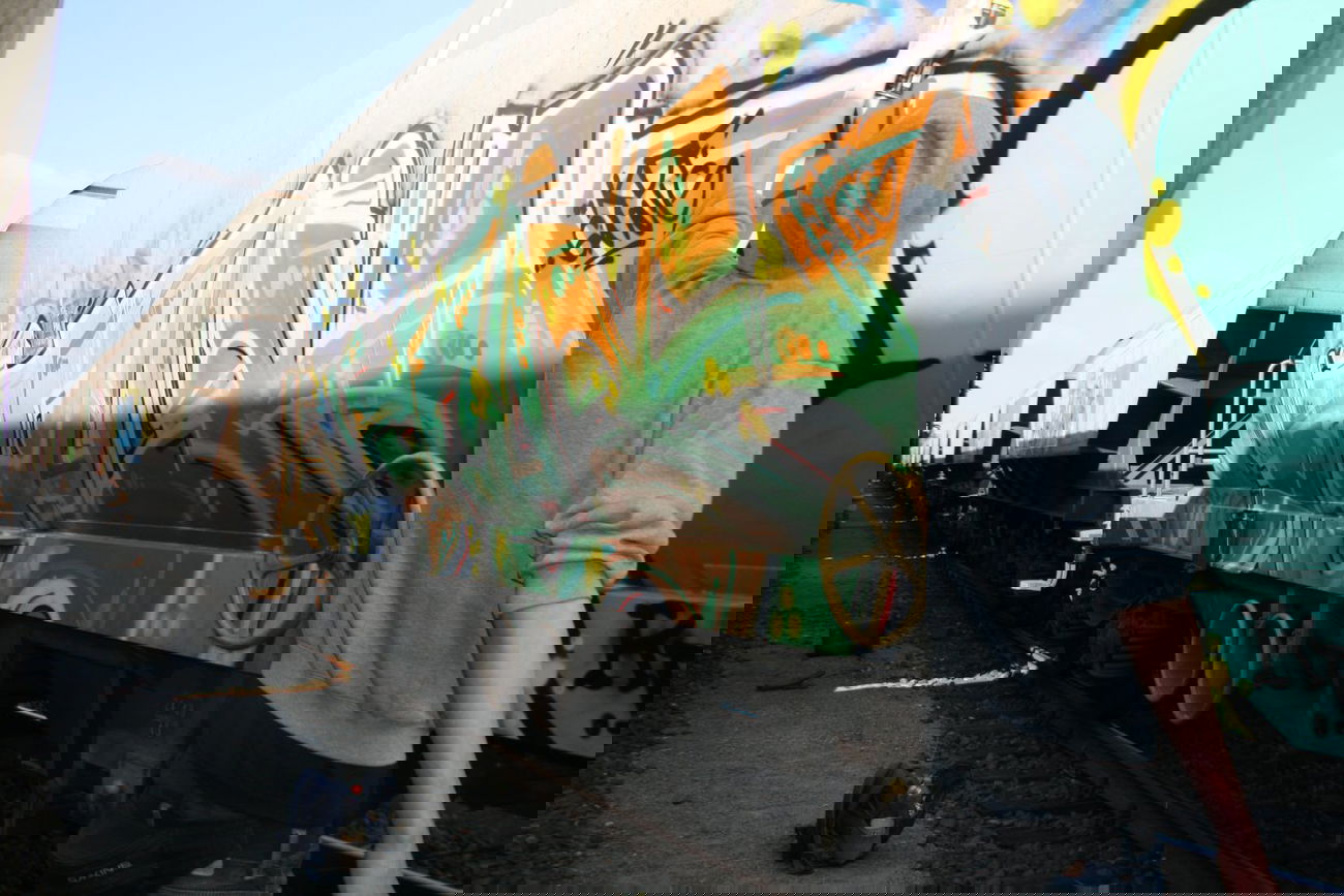 Graffiti Train - Photo by kermit - tek