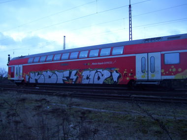 Graffiti Train - Photo by kermit - kdf, crew