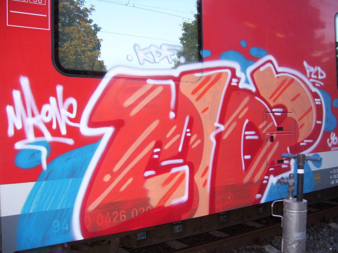 Graffiti Train - Photo by kermit - MAONE