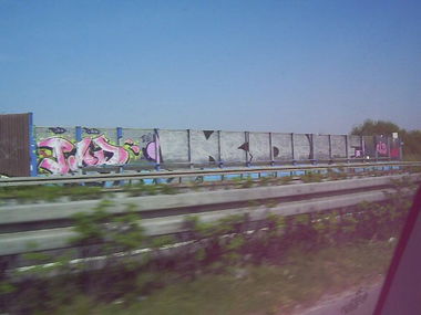 Graffiti Bombing - Photo by kermit - KDF, PLD, CREW