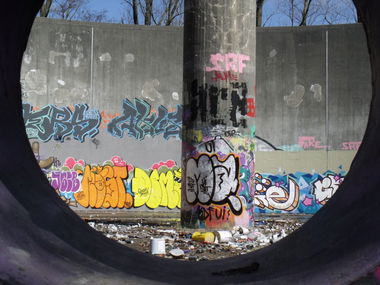 Graffiti Bombing - Photo by kermit - MAONE