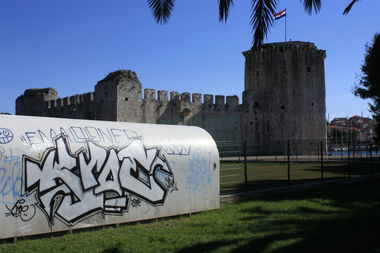 Graffiti Bombing - Photo by kero194 - kroe, ncr, crew (2014)