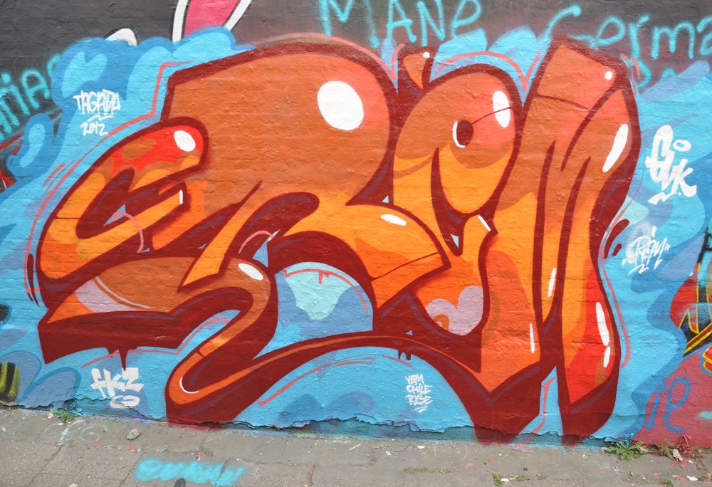 Graffiti Wall in Ghent - Photo by kesselkinder - crèm (2012)