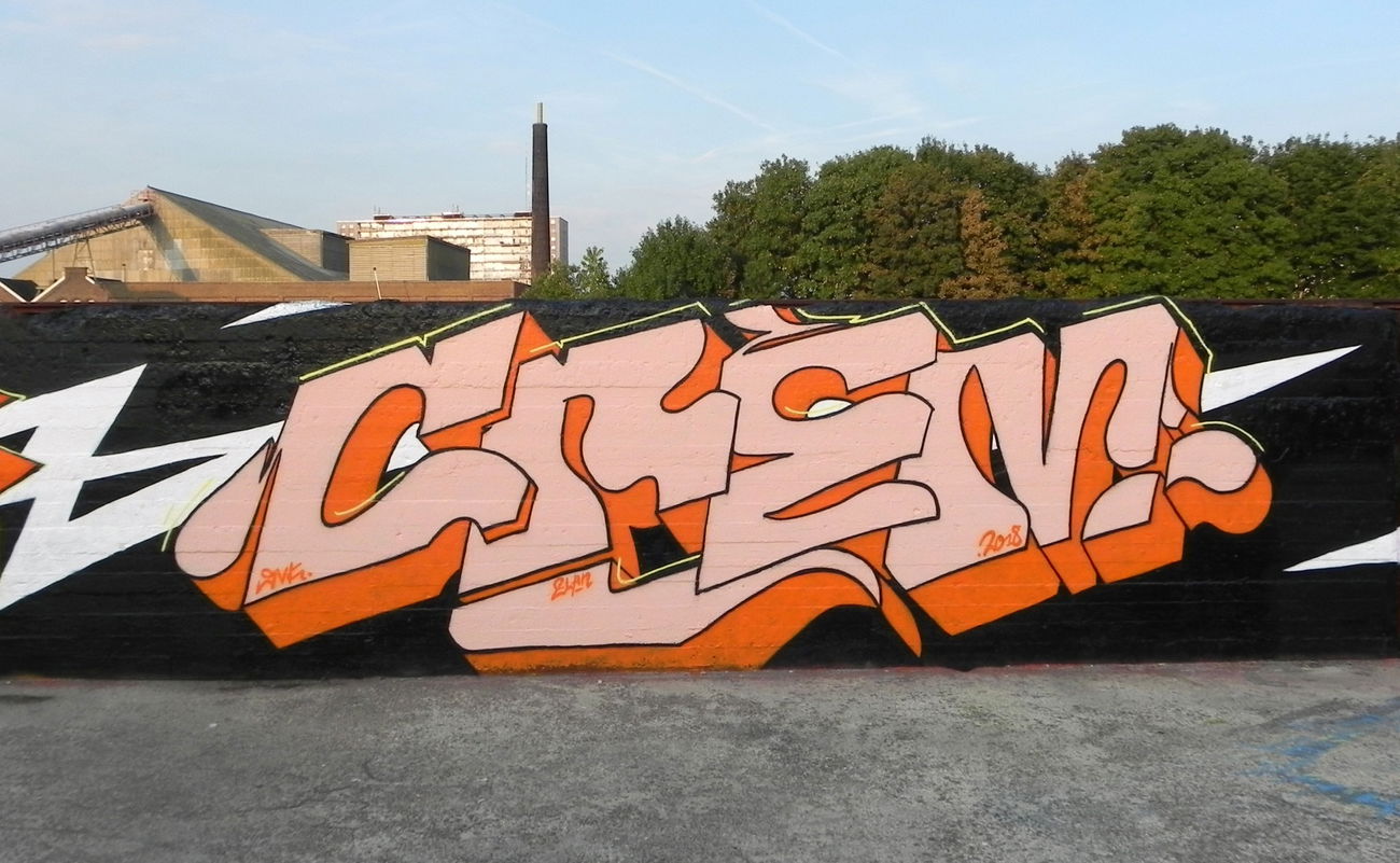 Graffiti Wall in Gent - Photo by kesselkinder - crèm (2017)