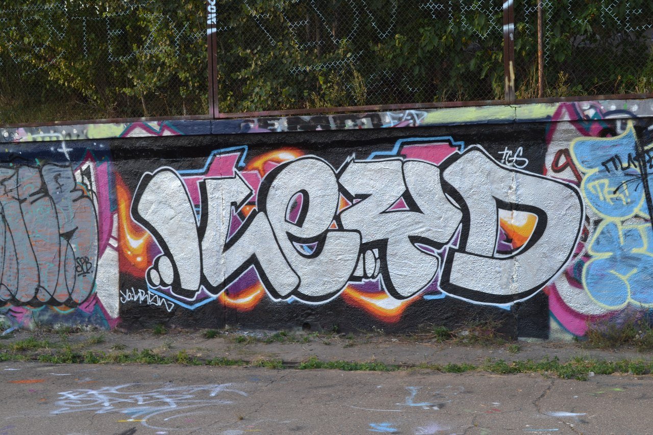 Graffiti Bombing - Photo by keydyks (2013)